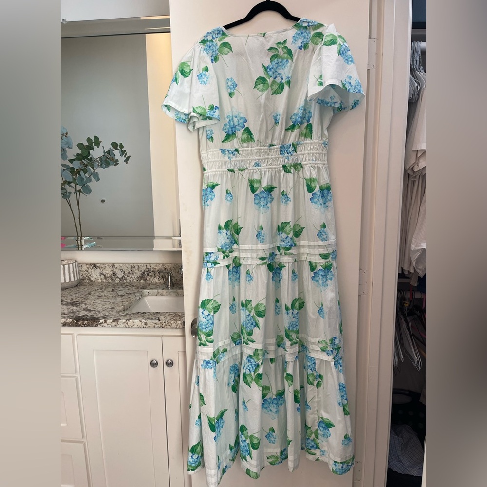 Crown & Ivy Hydrangea Maxi Dress flutter sleeve tiered size Large L - Picture 5 of 6